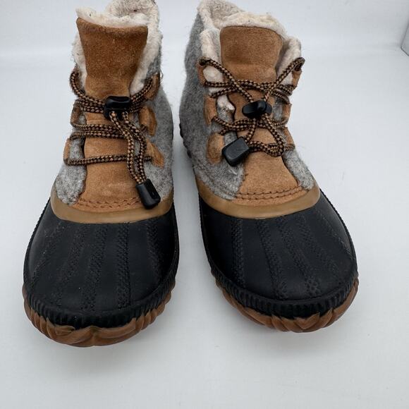 Sorel Youth Out N About Plus Waterproof Boot Size US 4 EU 35 Gray Outdoor Cozy - Picture 2 of 9